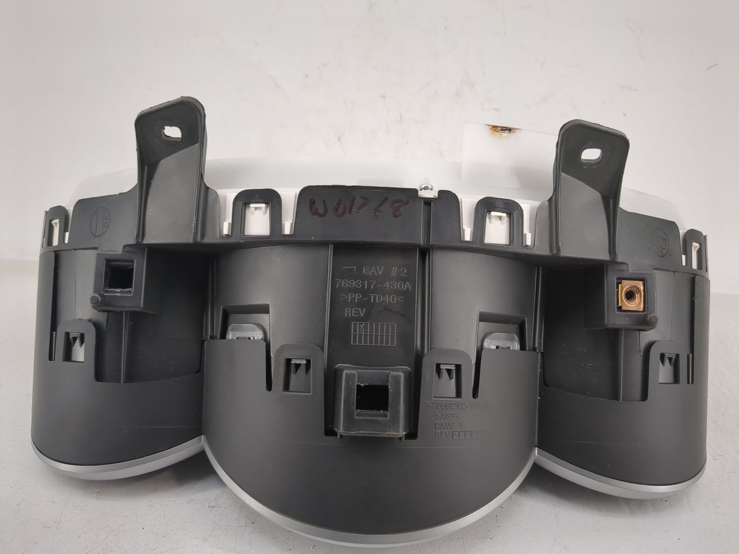 2015 Chevrolet Cruze Instrument Cluster Speedometer Gauges P/N:811511914 94560794 Fits OEM Used Auto Parts - Oemusedautopart