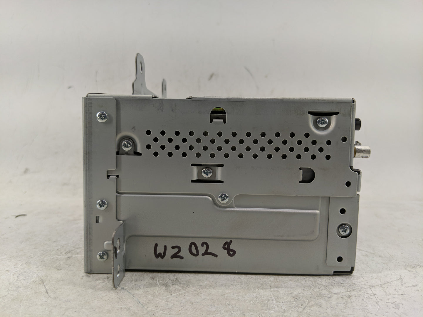 2015-2016 Chevrolet Cruze Radio Speaker Amplifier 23495273 - Oemusedautoparts1.com