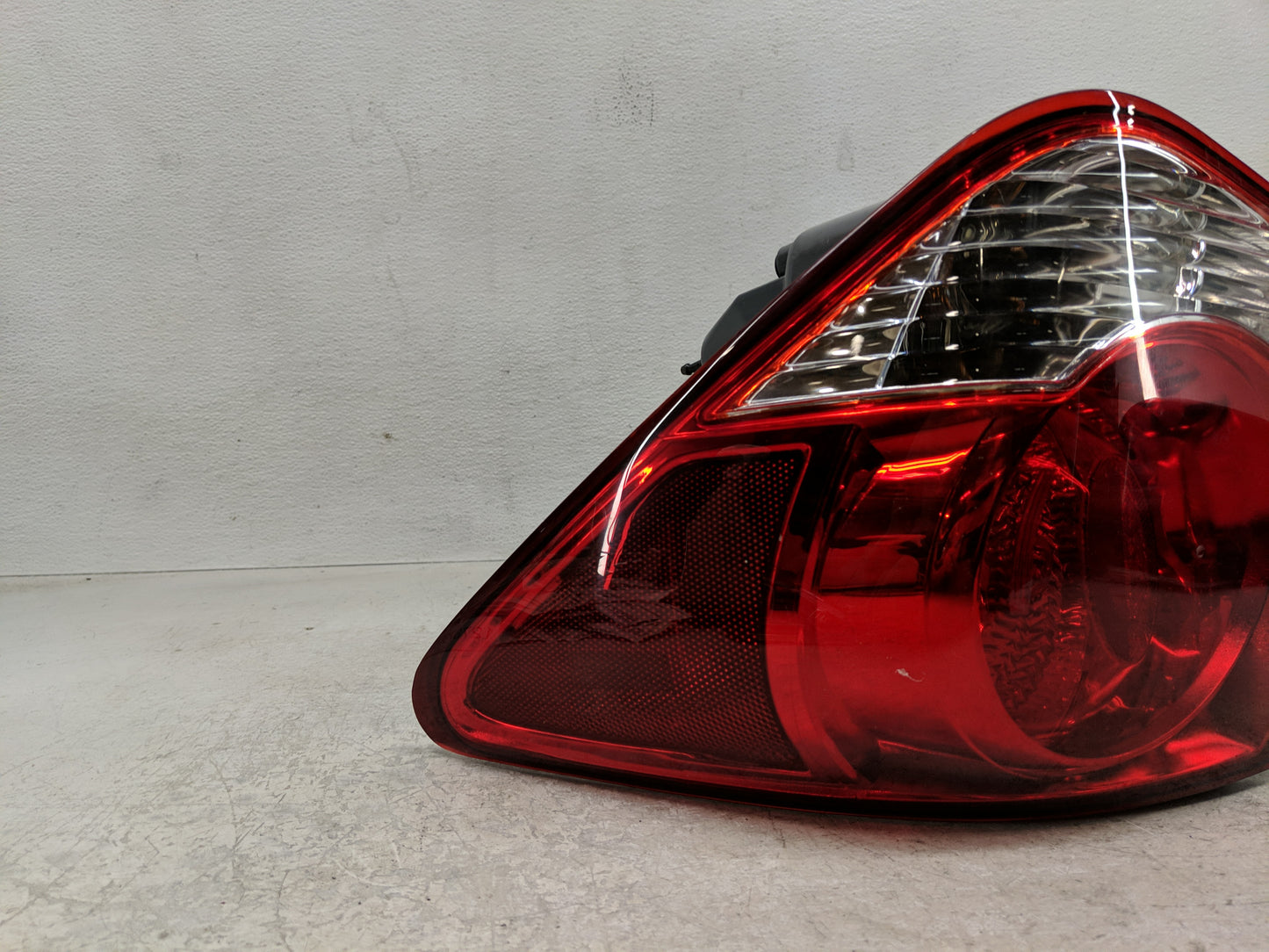 2011-2016 Chevrolet Cruze Tail Light Assembly Passenger Right OEM Fits Fits 2011 2012 2013 2014 2015 2016 OEM Used Auto Part