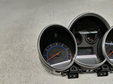2015-2016 Chevrolet Cruze Instrument Cluster Speedometer Gauges P/N:42362675 Fits Fits 2015 2016 OEM Used Auto Parts
