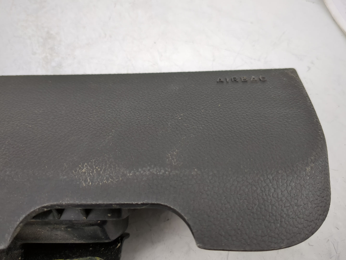 2013-2016 Chevrolet Cruze Air Bag Passenger Right Knee OEM P/N:95910049 Fits Fits 2013 2014 2015 2016 OEM Used Auto Parts - 