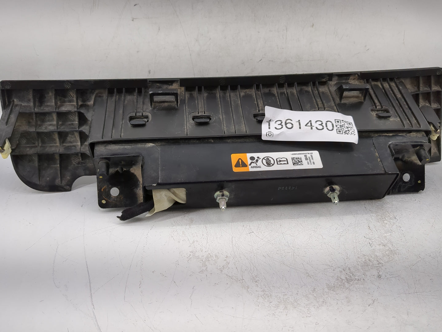 2013-2016 Chevrolet Cruze Air Bag Passenger Right Knee OEM P/N:95910049 Fits Fits 2013 2014 2015 2016 OEM Used Auto Parts - 