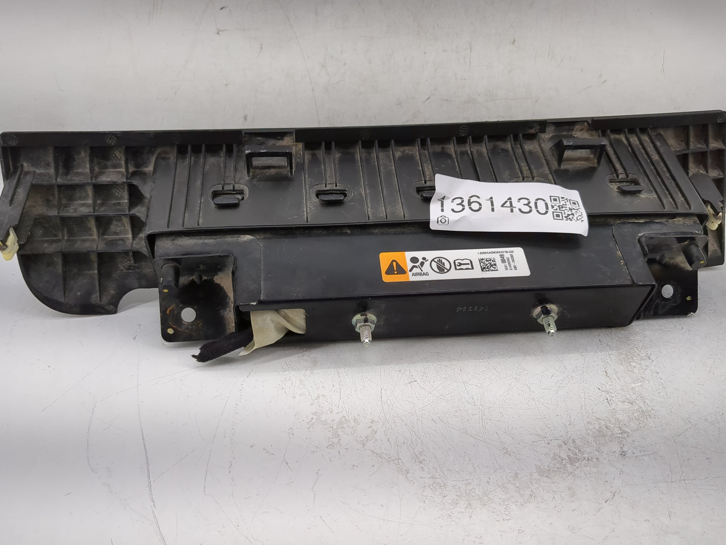 2013-2016 Chevrolet Cruze Air Bag Passenger Right Knee OEM P/N:95910049 Fits Fits 2013 2014 2015 2016 OEM Used Auto Parts - 