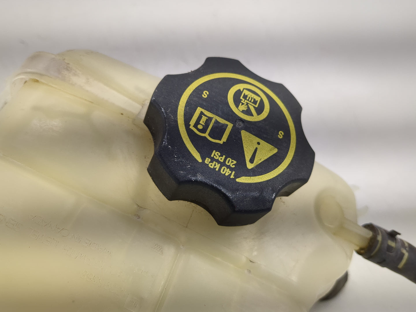 2011-2016 Chevrolet Cruze Windshield Washer Fluid Reservoir Bottle Oem - Oemusedautoparts1.com