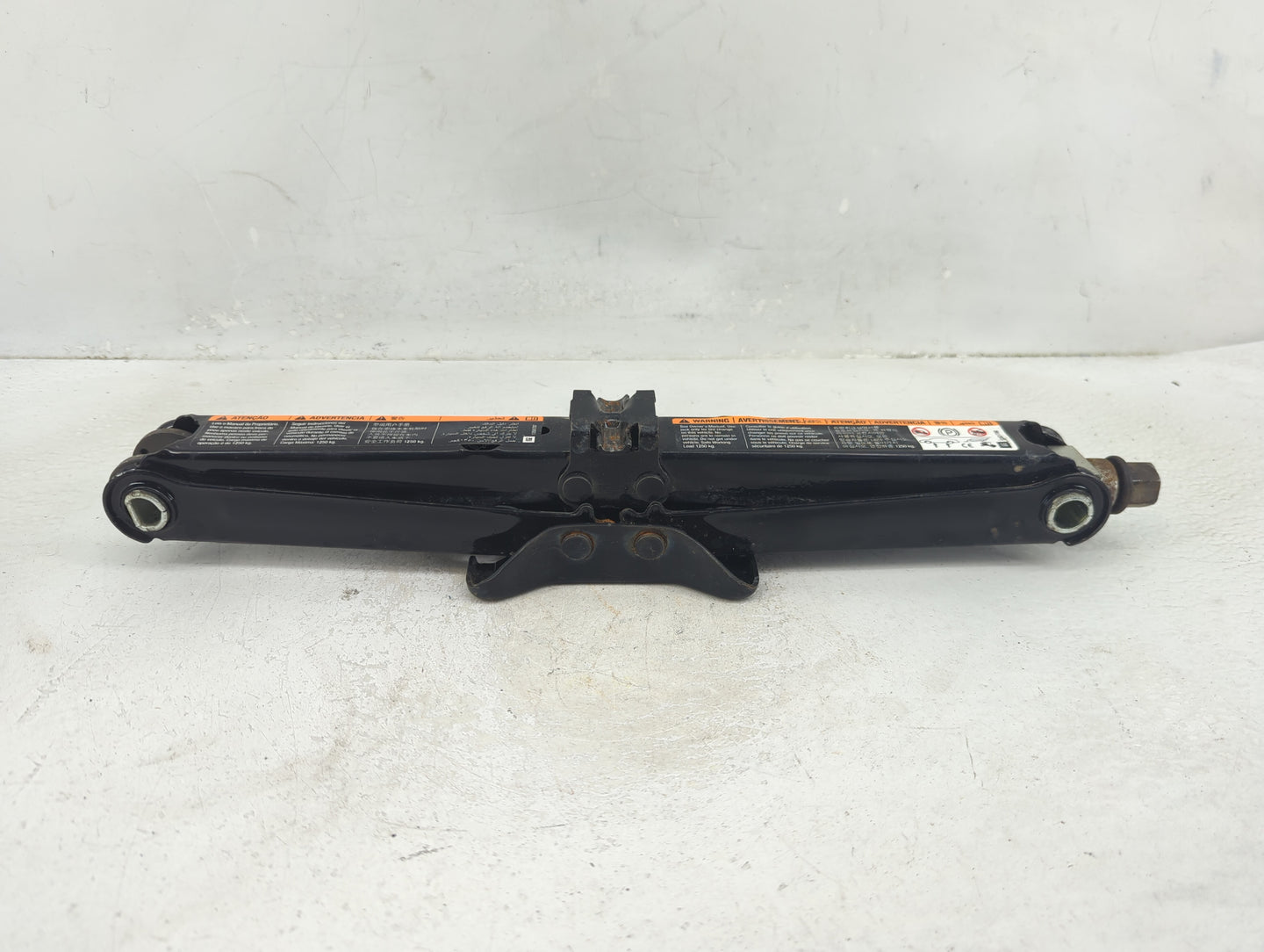 2015 Chevrolet Cruze Spare Scissor Car Jack 1390190 - Oemusedautoparts1.com