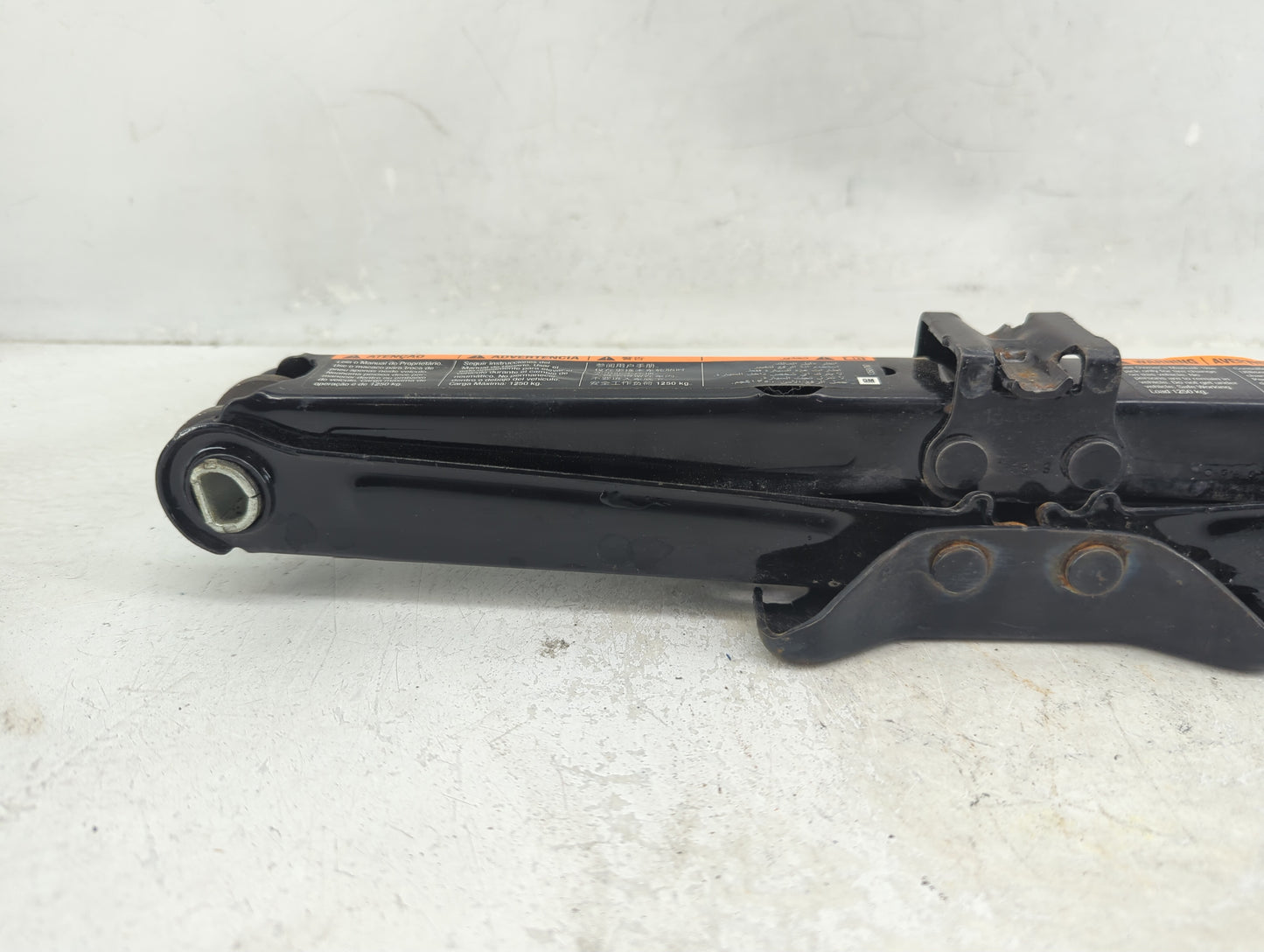 2015 Chevrolet Cruze Spare Scissor Car Jack - Oemusedautoparts1.com
