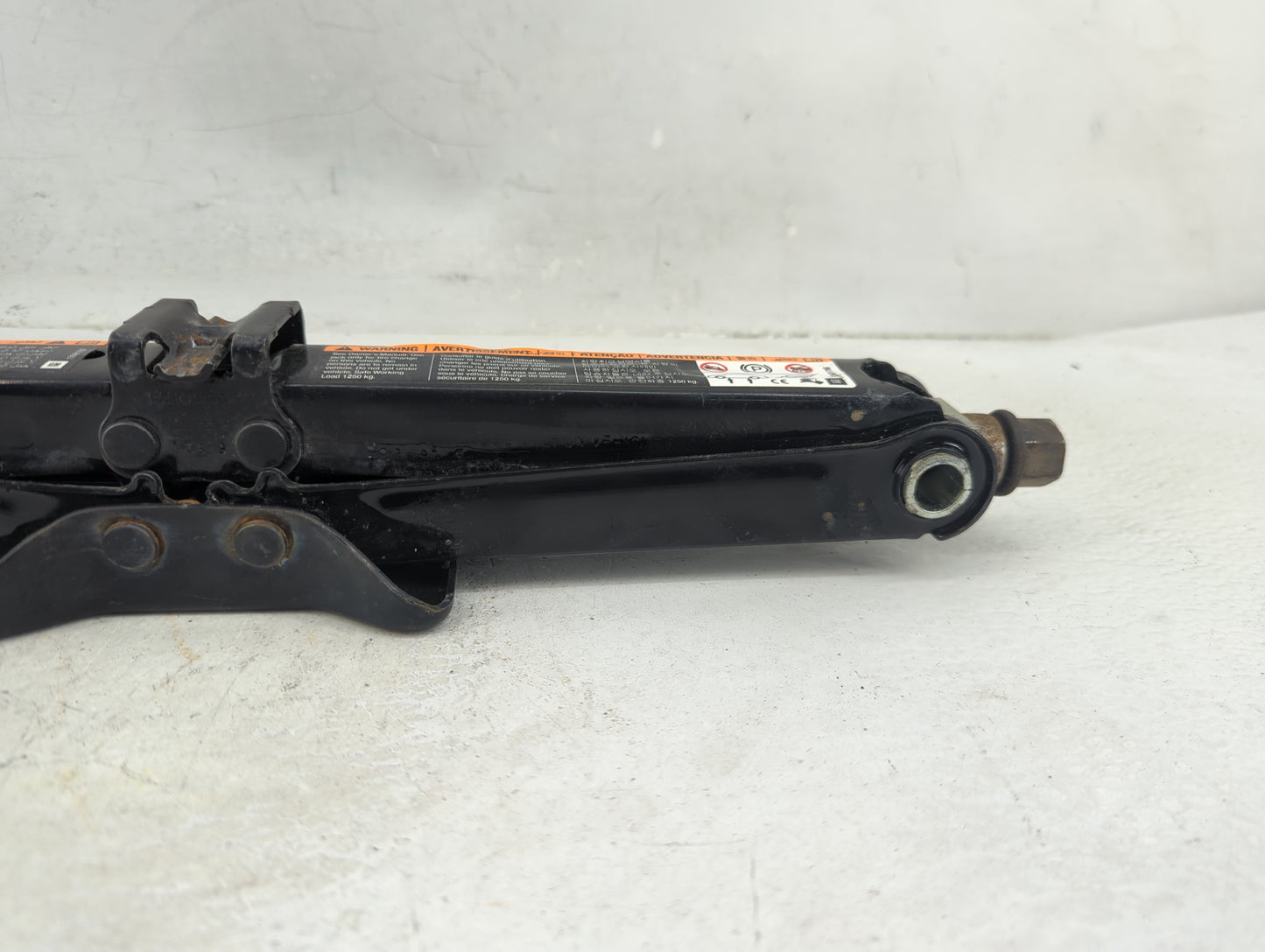 2015 Chevrolet Cruze Spare Scissor Car Jack - Oemusedautoparts1.com