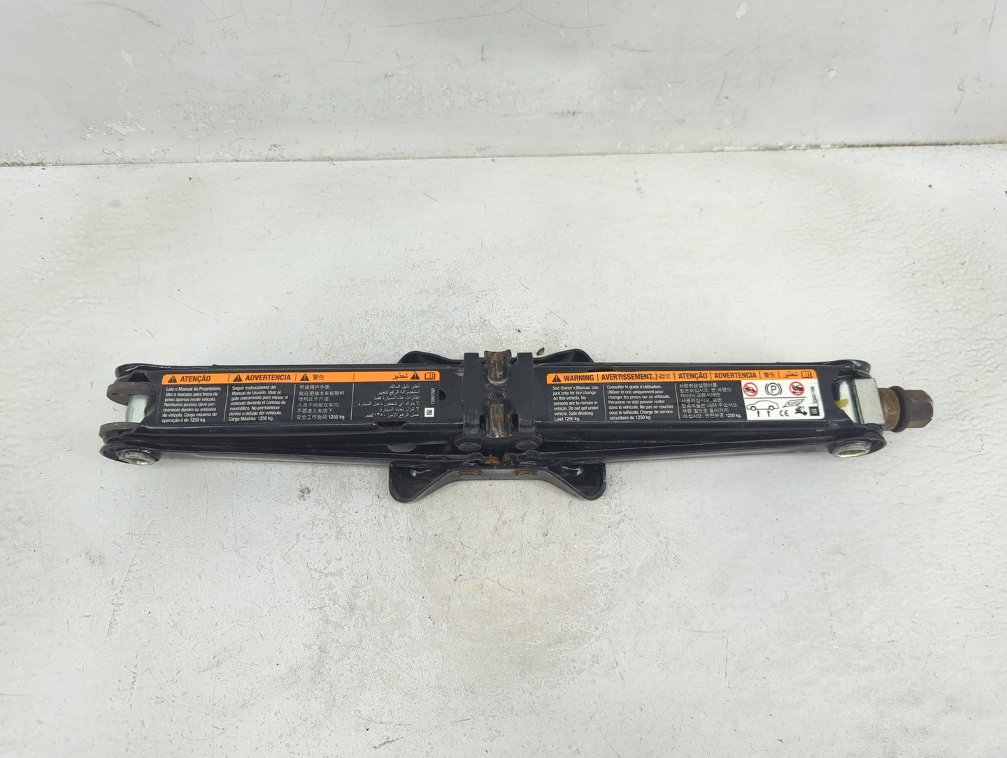 2015 Chevrolet Cruze Spare Scissor Car Jack - Oemusedautoparts1.com