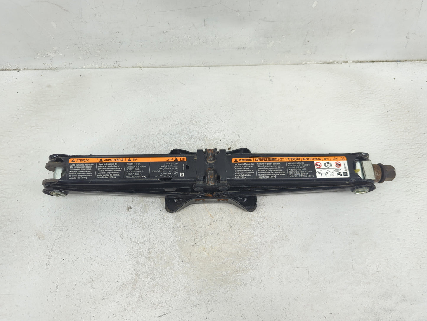 2015 Chevrolet Cruze Spare Scissor Car Jack - Oemusedautoparts1.com