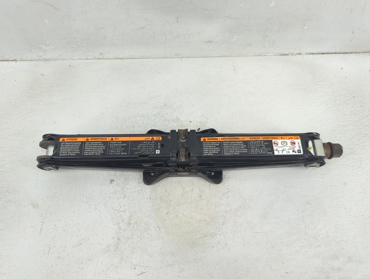 2015 Chevrolet Cruze Spare Scissor Car Jack 1390190 - Oemusedautoparts1.com
