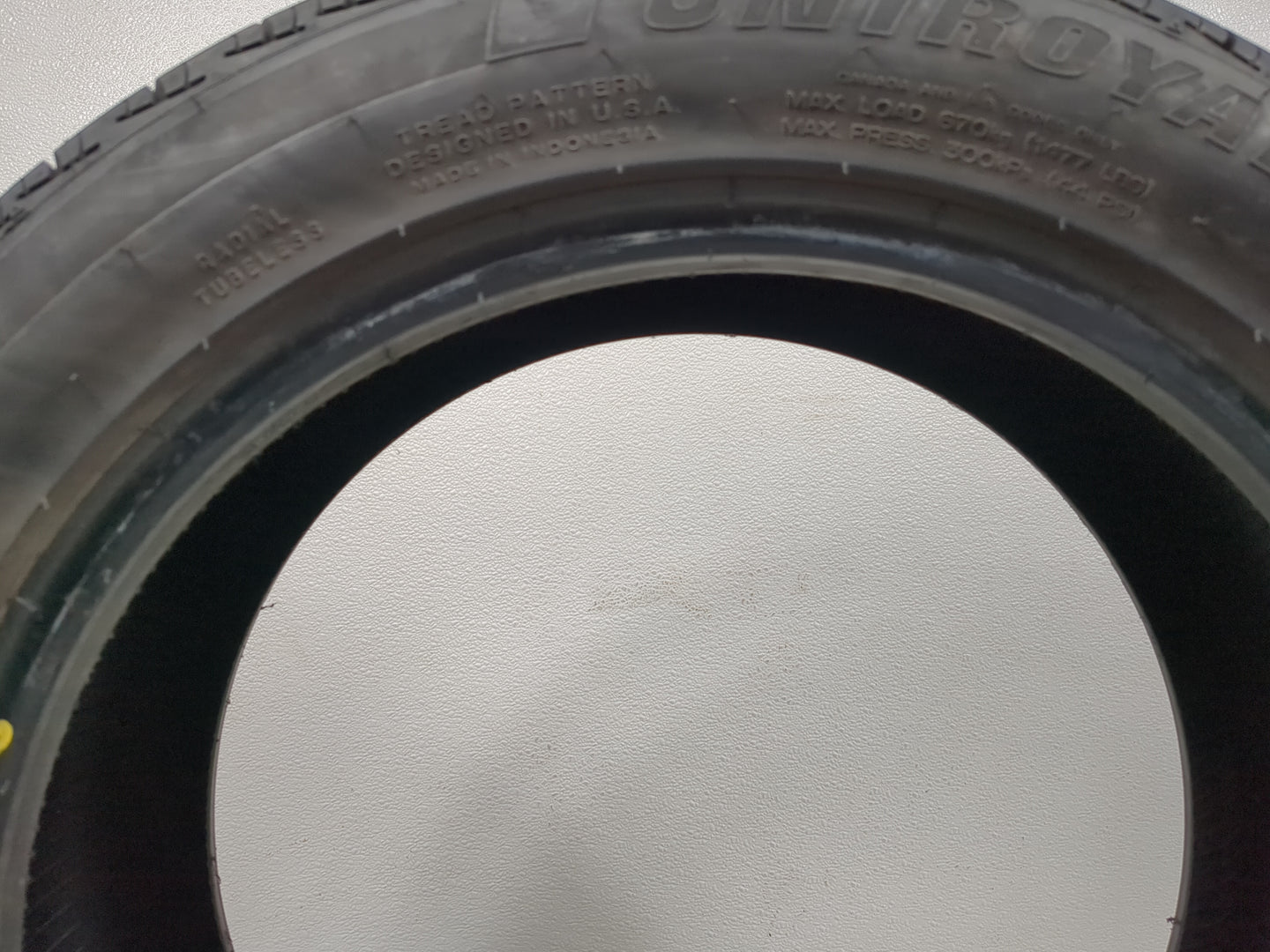 Used Tire 225/50R17 UNIROYAL TIGER PAW TOURING 94V - Tread Depth 9/32 - Oemusedautoparts1.com