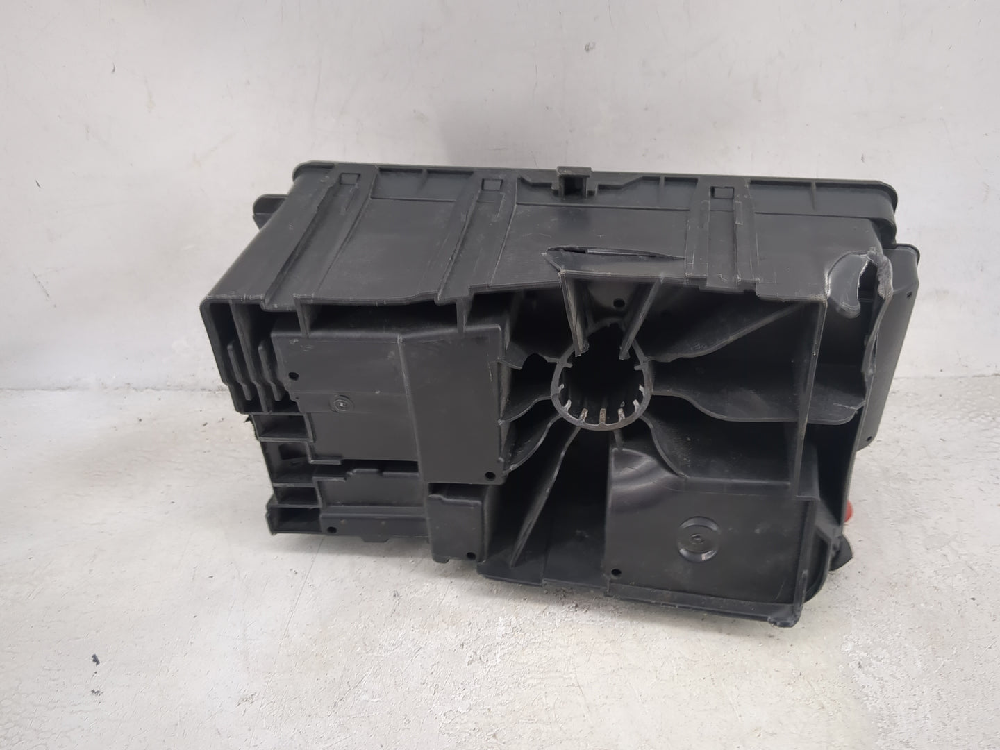 2015-2016 Chevrolet Cruze Fusebox Fuse Box Panel Relay Module P/N:13500128 13500114, 13500112, 13306941 Fits Fits 2015 2016 