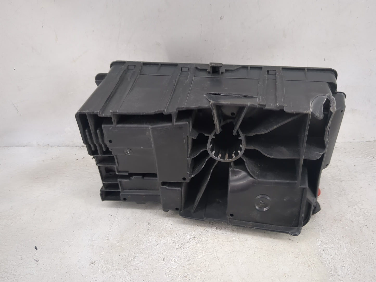 2015-2016 Chevrolet Cruze Fusebox Fuse Box Panel Relay Module P/N:13500128 13500114, 13500112, 13306941 Fits Fits 2015 2016 