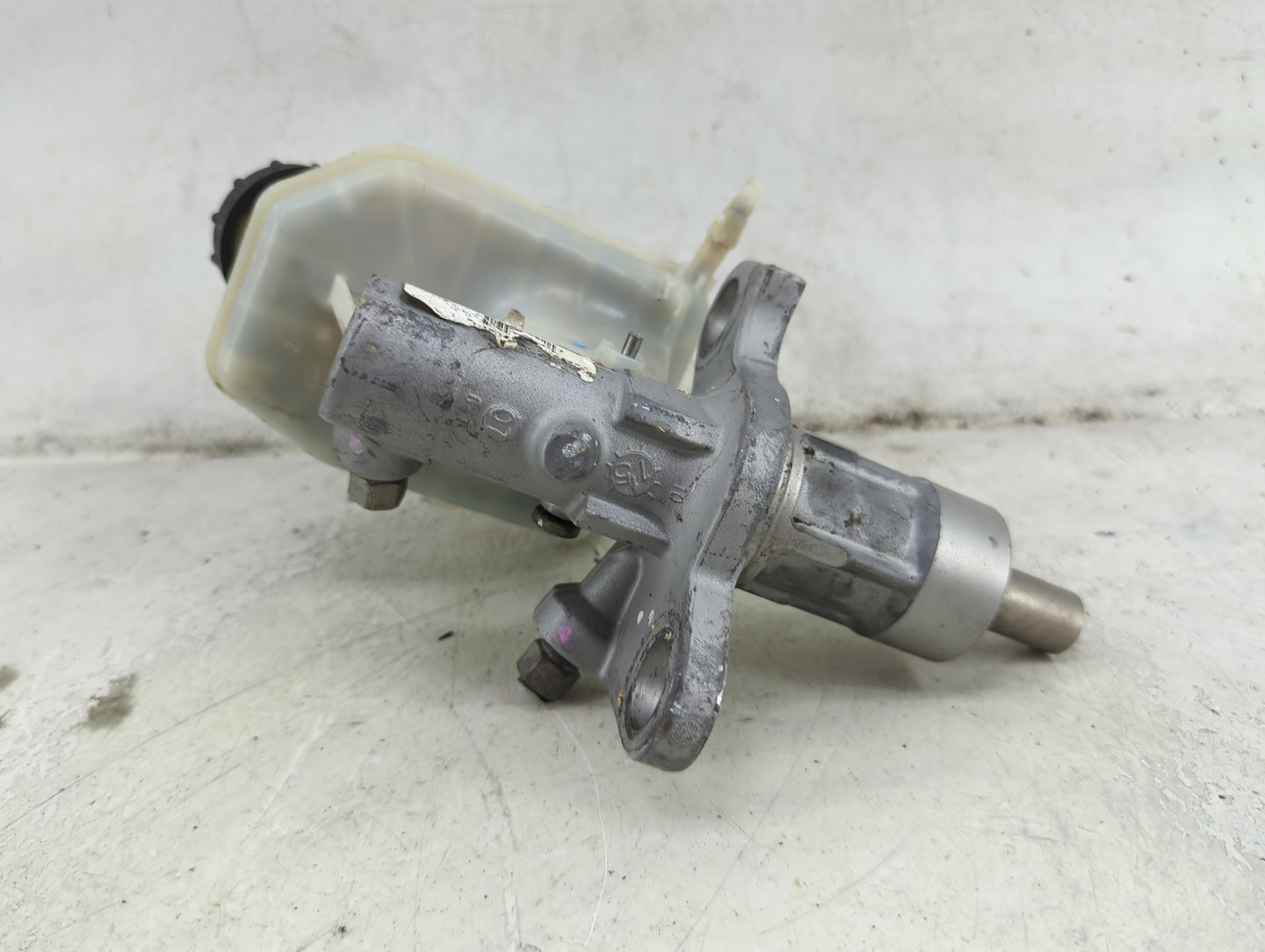 2011-2016 Chevrolet Cruze Brake Master Cylinder 1492228 - Oemusedautoparts1.com