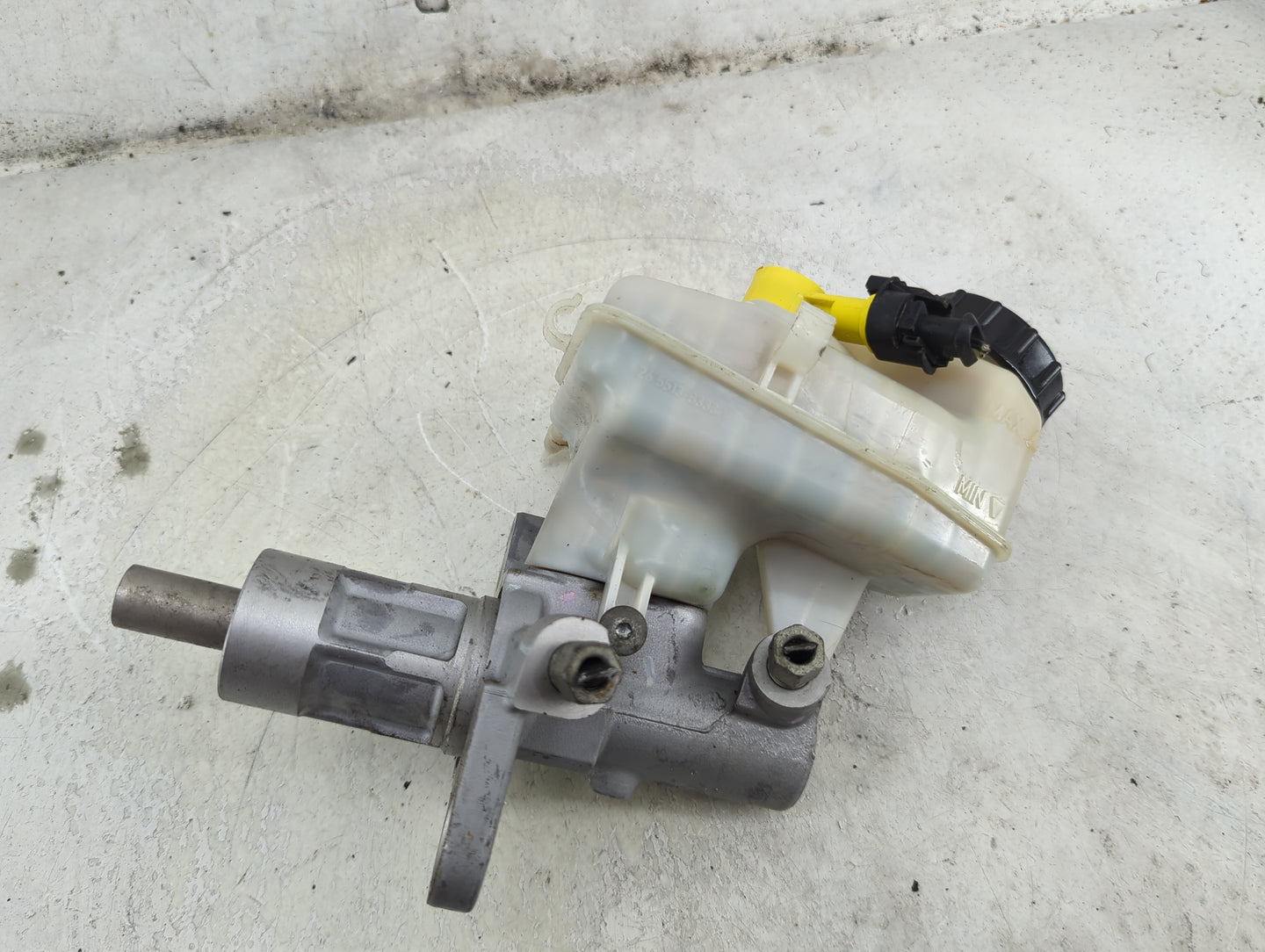 2011-2016 Chevrolet Cruze Brake Master Cylinder 1492228 - Oemusedautoparts1.com
