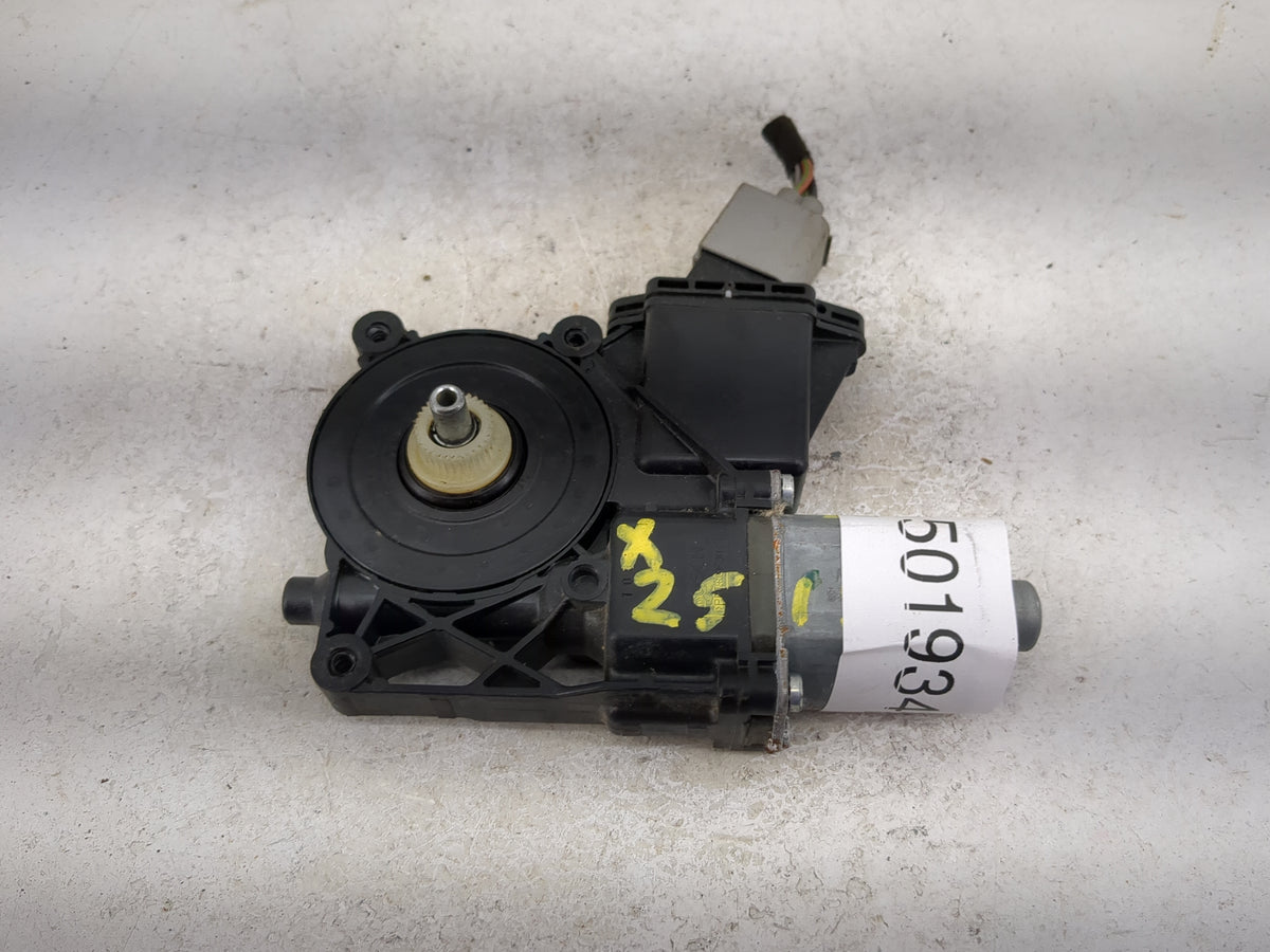 2012-2016 Chevrolet Cruze Passenger Front Right Power Window Motor 1501934 - Oemusedautoparts1.com
