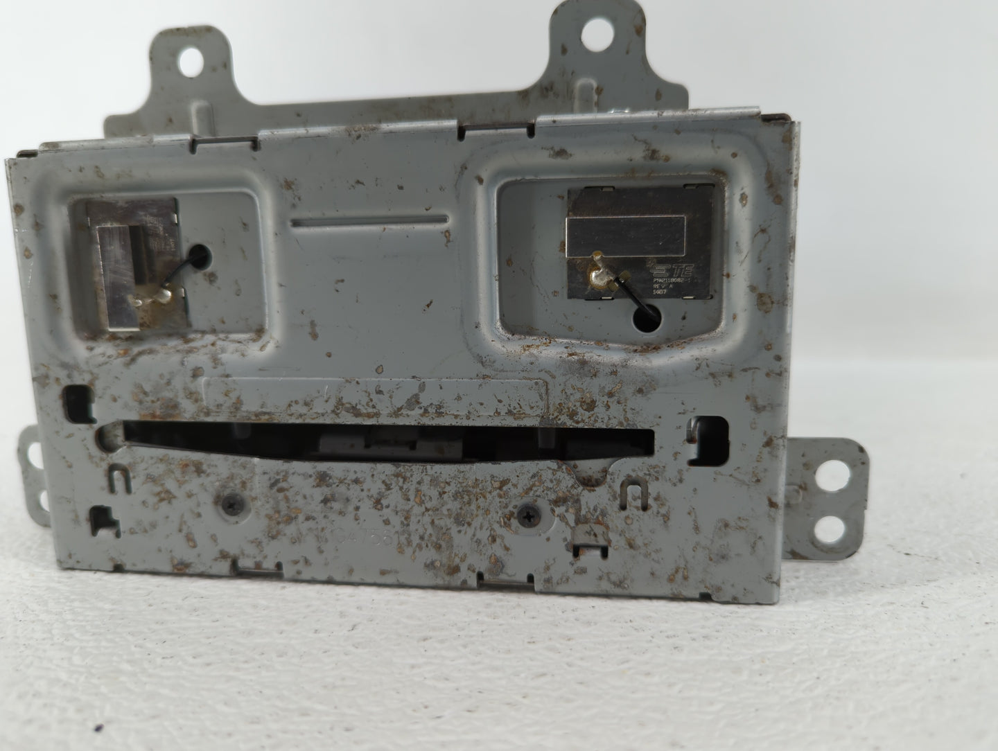 2015-2016 Chevrolet Cruze Am Fm Cd Player Radio Receiver - Oemusedautoparts1.com