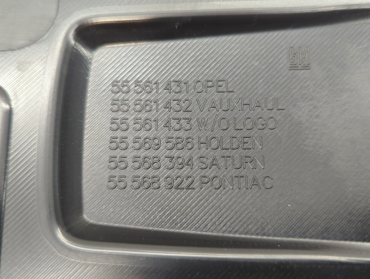 2015 Chevrolet Cruze Engine Cover - Oemusedautoparts1.com