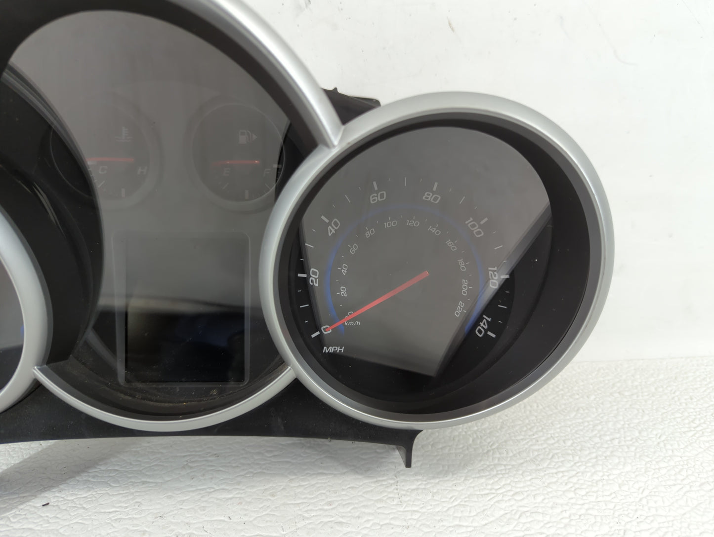 2015-2016 Chevrolet Cruze Instrument Cluster Speedometer Gauges P/N:42362675 94560794, 42362673 Fits Fits 2015 2016 OEM Used