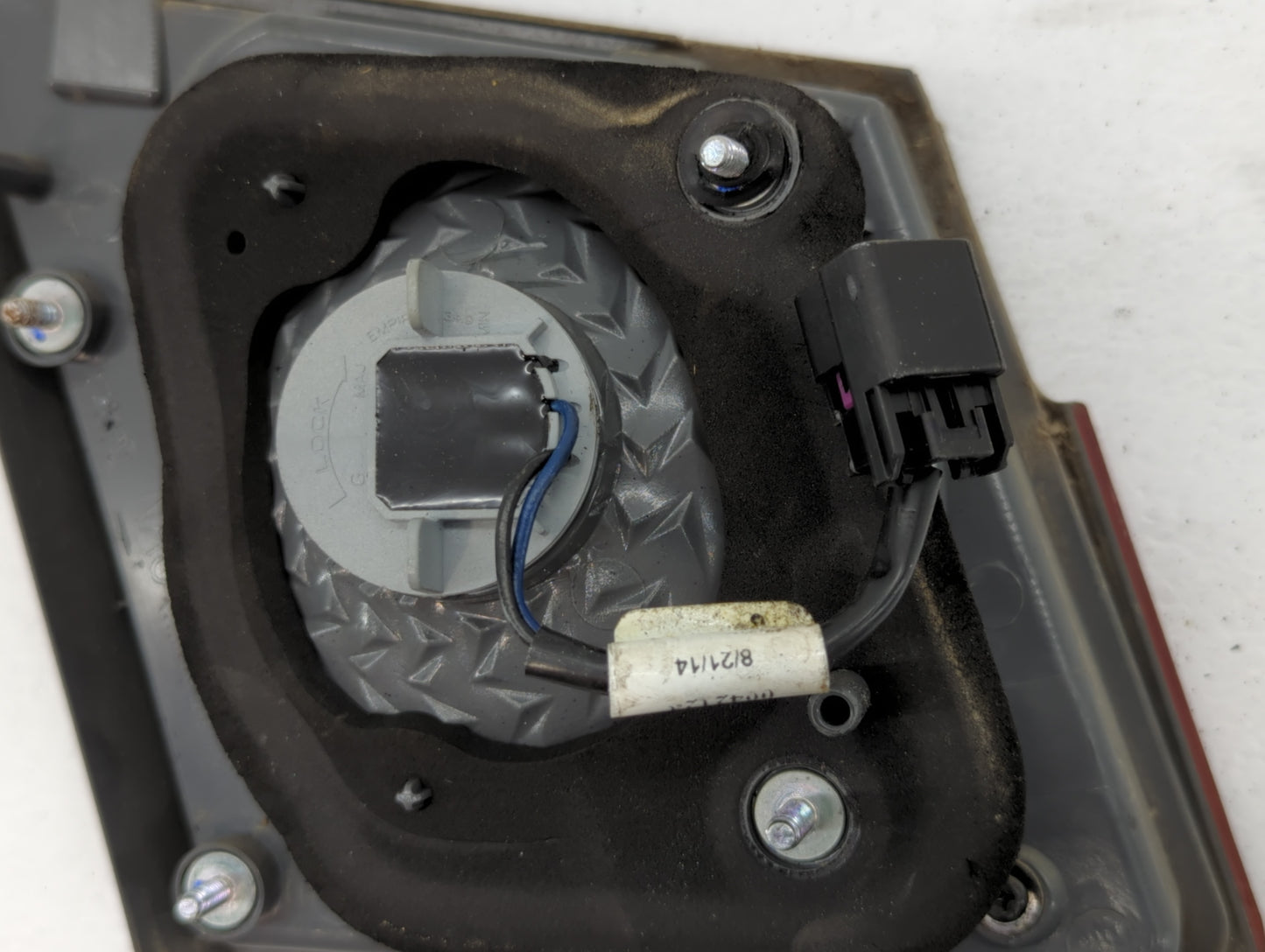 2011-2016 Chevrolet Cruze Tail Light Assembly Passenger Right OEM Fits Fits 2011 2012 2013 2014 2015 2016 OEM Used Auto Part