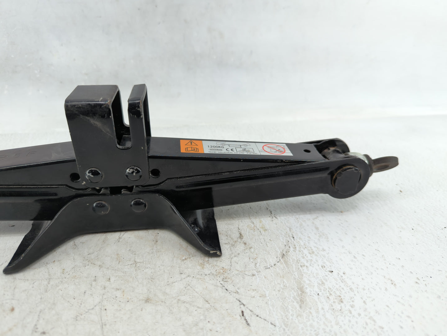 2015 Chevrolet Cruze Spare Scissor Car Jack - Oemusedautoparts1.com