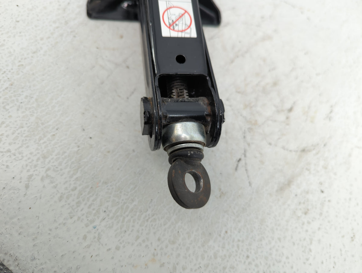 2015 Chevrolet Cruze Spare Scissor Car Jack 626409 - Oemusedautoparts1.com