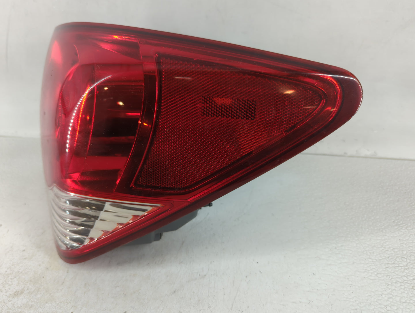 2011-2016 Chevrolet Cruze Tail Light Assembly Passenger Right OEM Fits Fits 2011 2012 2013 2014 2015 2016 OEM Used Auto Part