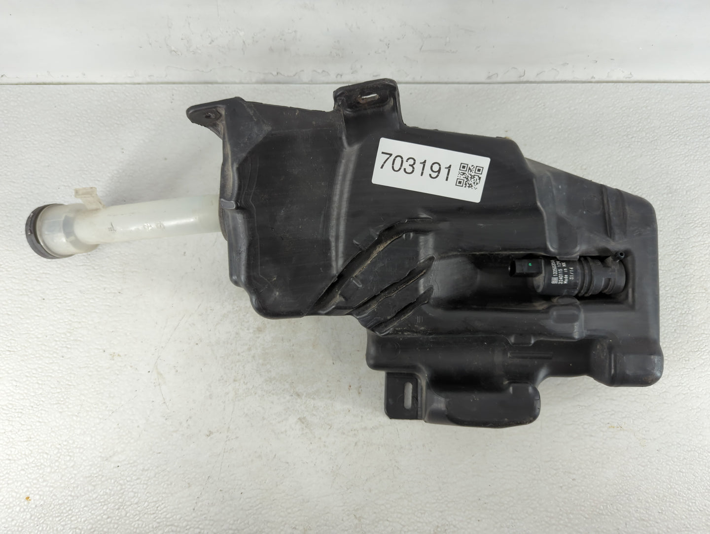 2011-2016 Chevrolet Cruze Windshield Washer Fluid Reservoir Bottle Oem - Oemusedautoparts1.com