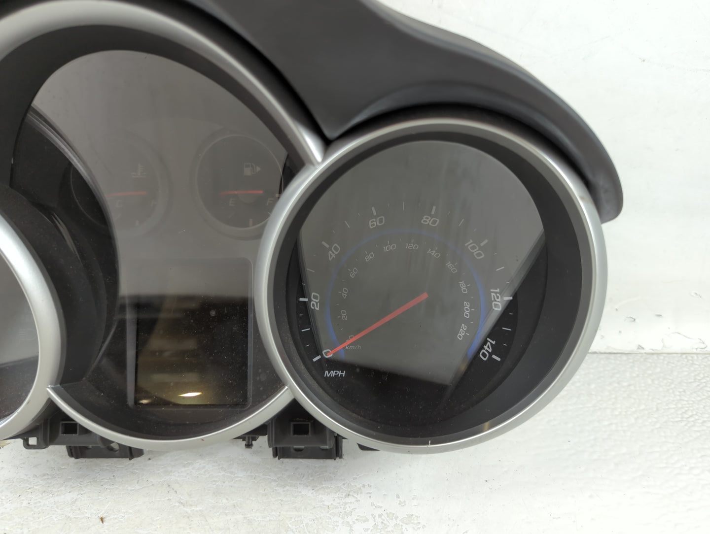 2015-2016 Chevrolet Cruze Instrument Cluster Speedometer Gauges P/N:42362675 Fits Fits 2015 2016 OEM Used Auto Parts - Oemus
