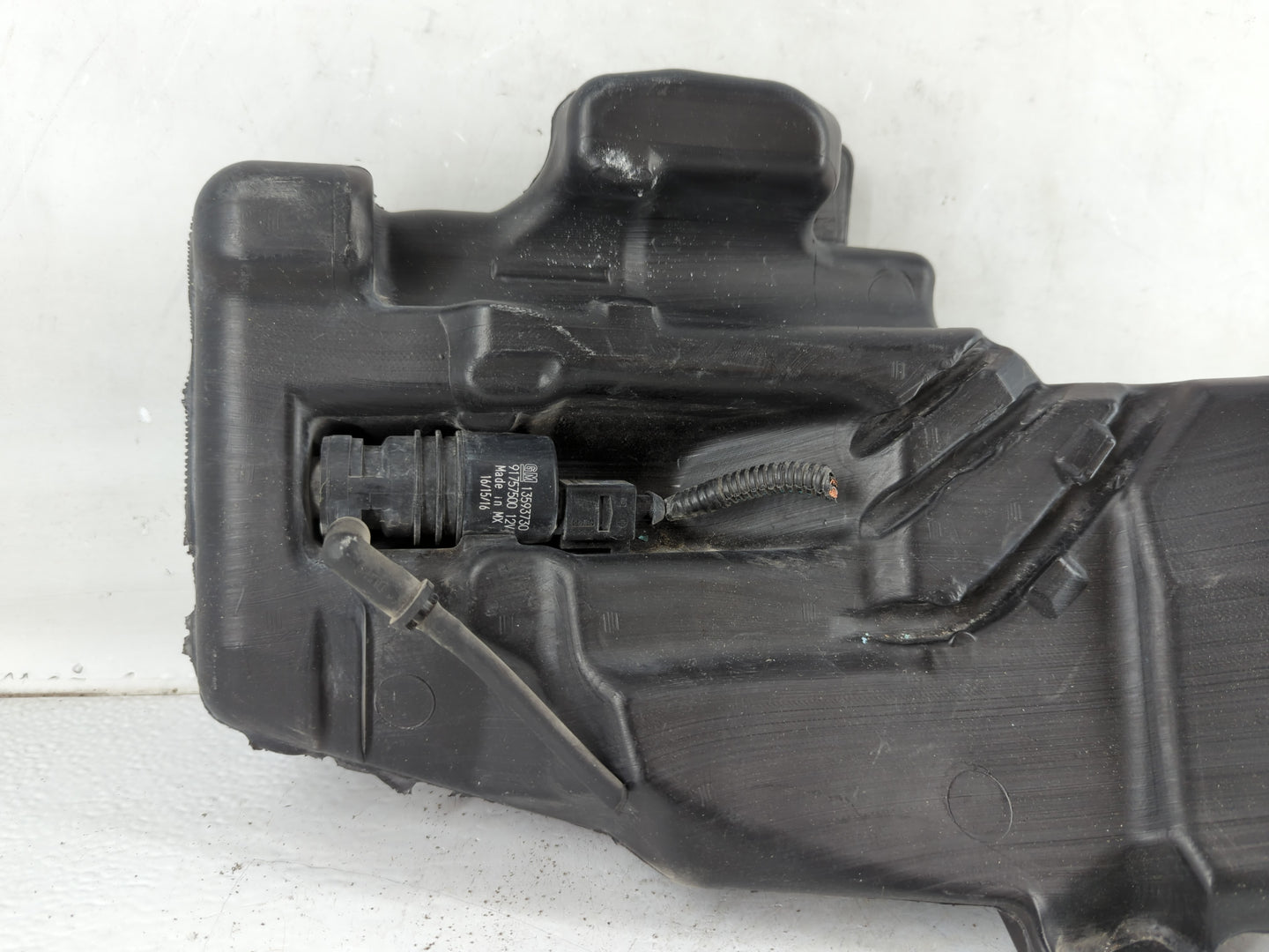 2011-2016 Chevrolet Cruze Windshield Washer Fluid Reservoir Bottle Oem - Oemusedautoparts1.com