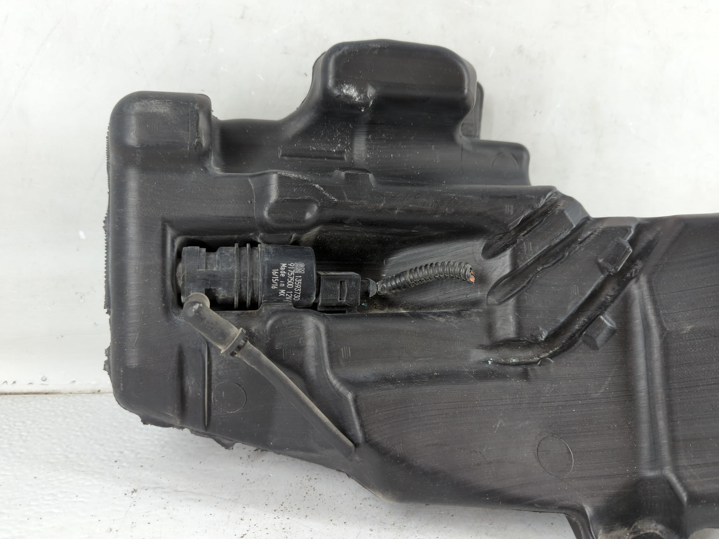 2011-2016 Chevrolet Cruze Windshield Washer Fluid Reservoir Bottle Oem - Oemusedautoparts1.com