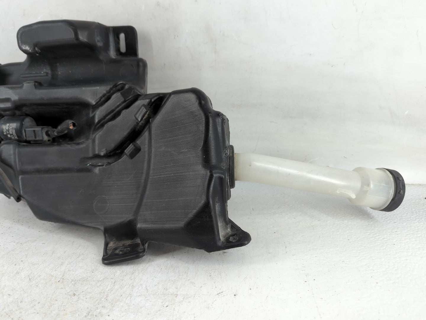 2011-2016 Chevrolet Cruze Windshield Washer Fluid Reservoir Bottle Oem - Oemusedautoparts1.com