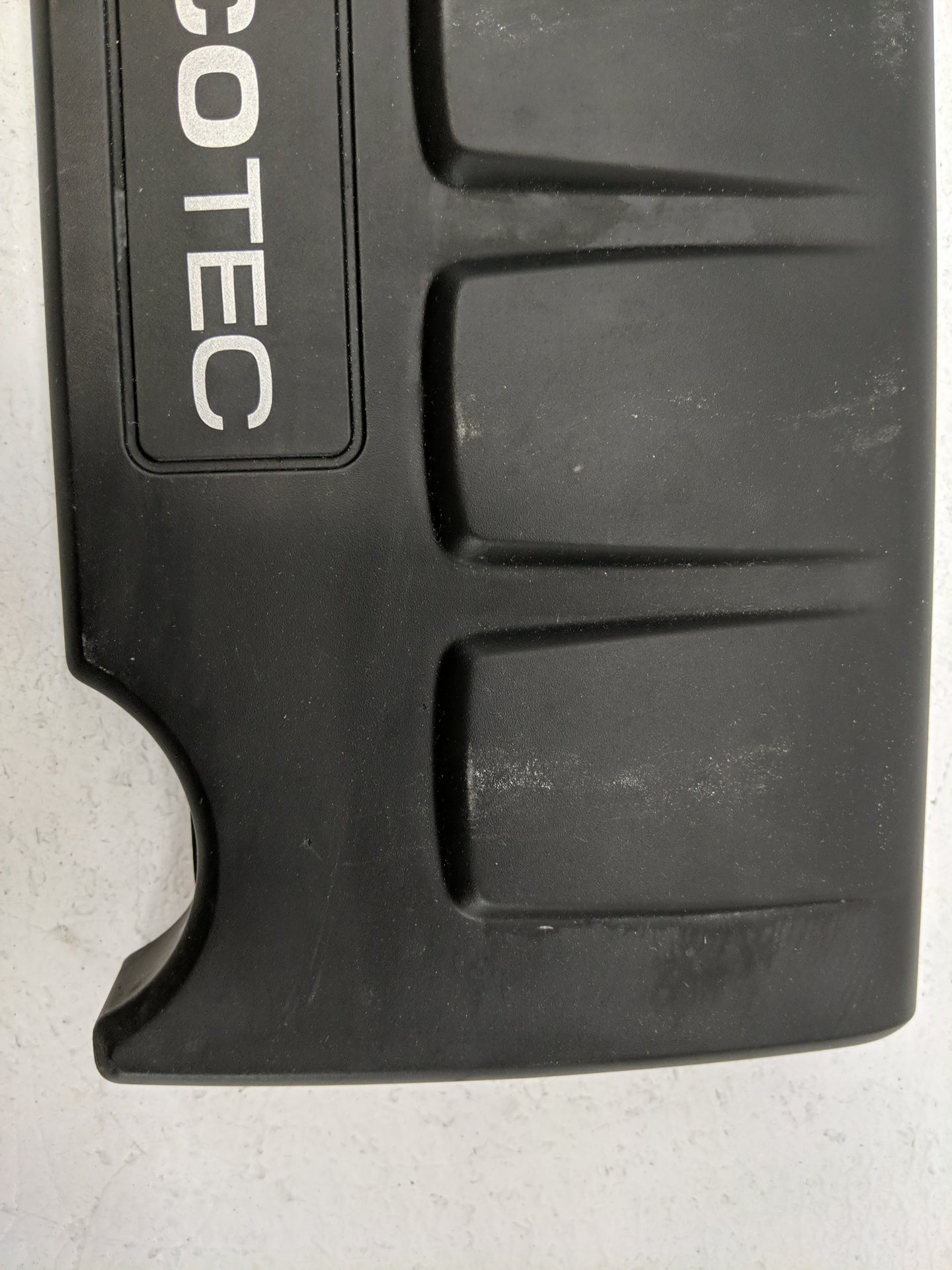 2015 Chevrolet Cruze Engine Cover - Oemusedautoparts1.com