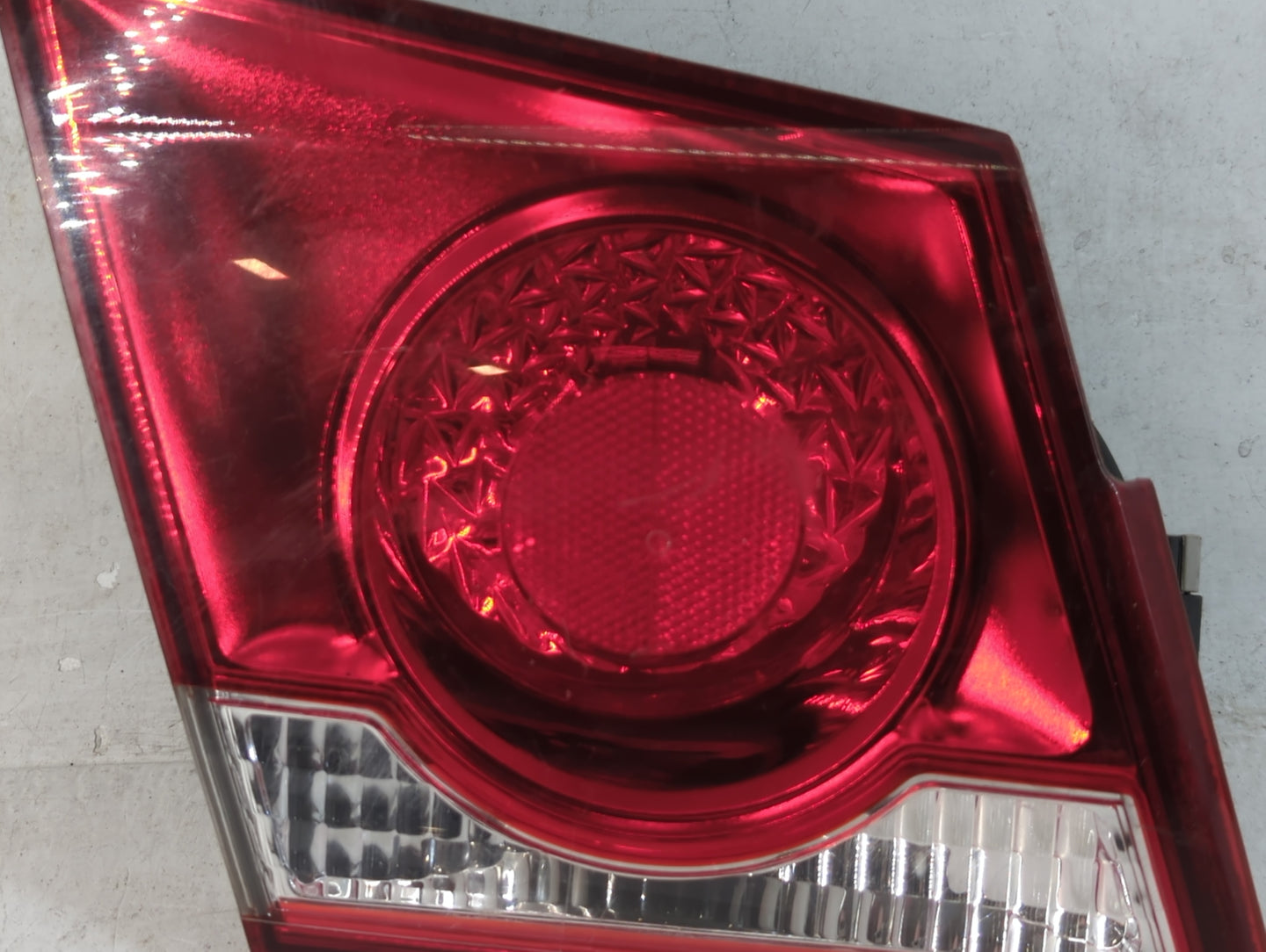 2011-2016 Chevrolet Cruze Tail Light Assembly Driver Left OEM P/N:0042124 Fits Fits 2011 2012 2013 2014 2015 2016 OEM Used A