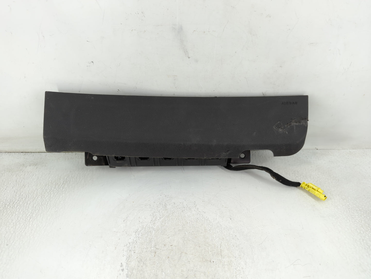 2013-2016 Chevrolet Cruze Air Bag Passenger Right Knee OEM P/N:95910049 Fits Fits 2013 2014 2015 2016 OEM Used Auto Parts - 