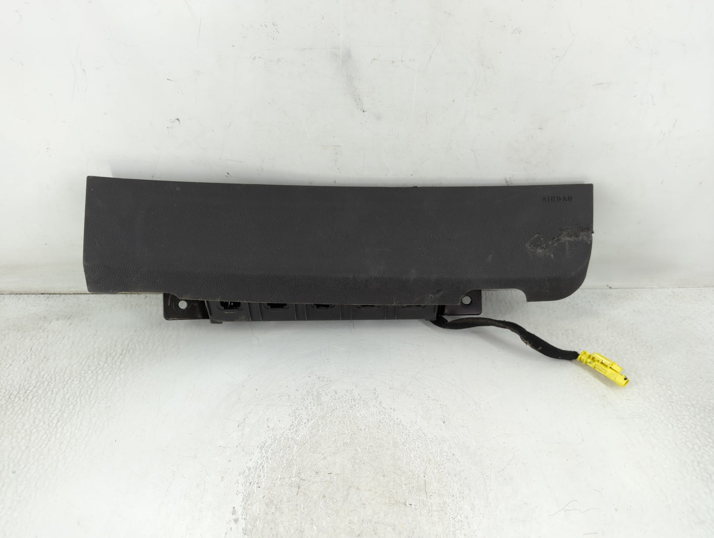 2013-2016 Chevrolet Cruze Air Bag Passenger Right Knee OEM P/N:95910049 Fits Fits 2013 2014 2015 2016 OEM Used Auto Parts - 