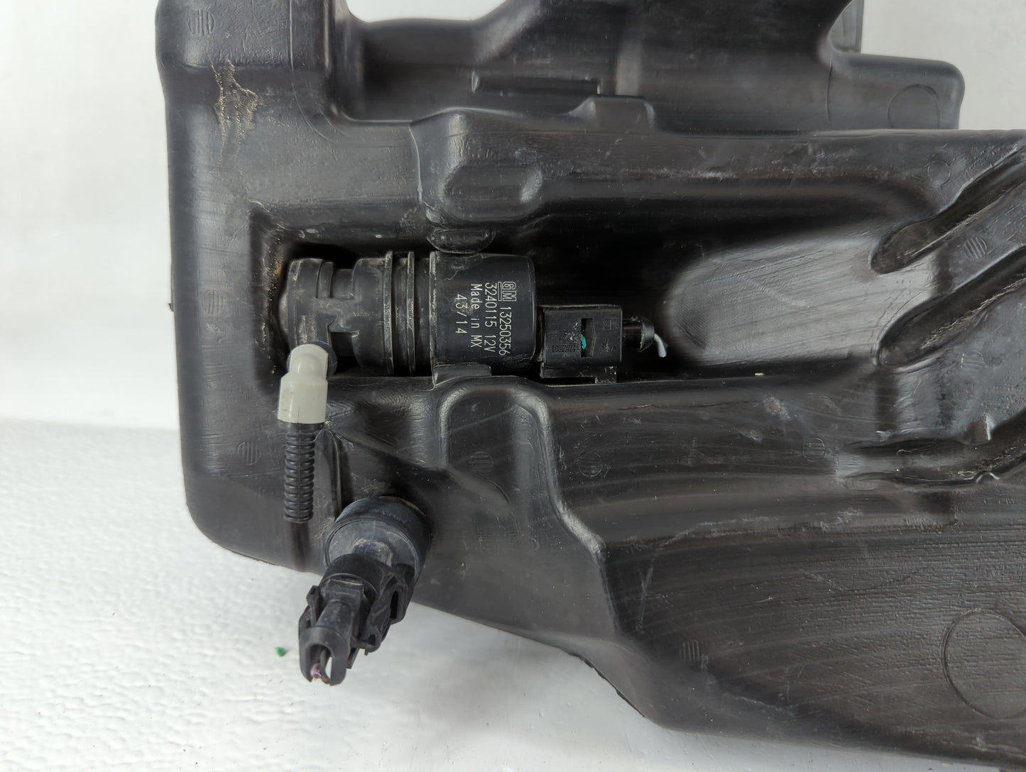 2011-2016 Chevrolet Cruze Windshield Washer Fluid Reservoir Bottle Oem - Oemusedautoparts1.com