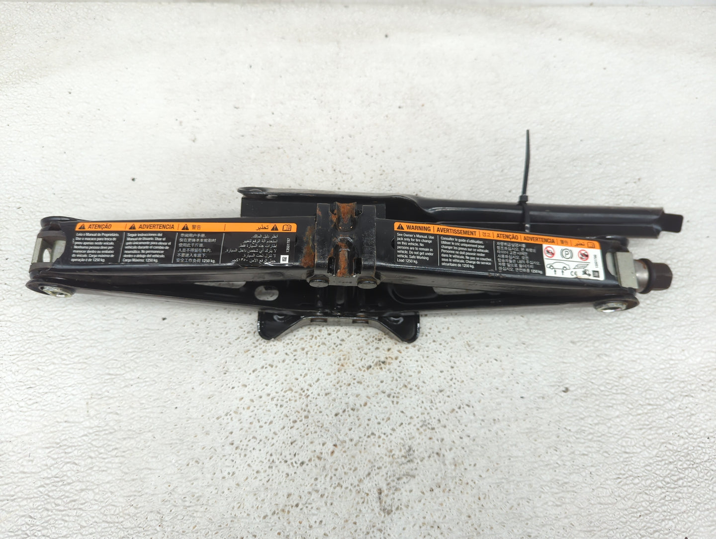 2015 Chevrolet Cruze Spare Scissor Car Jack Black - Oemusedautoparts1.com