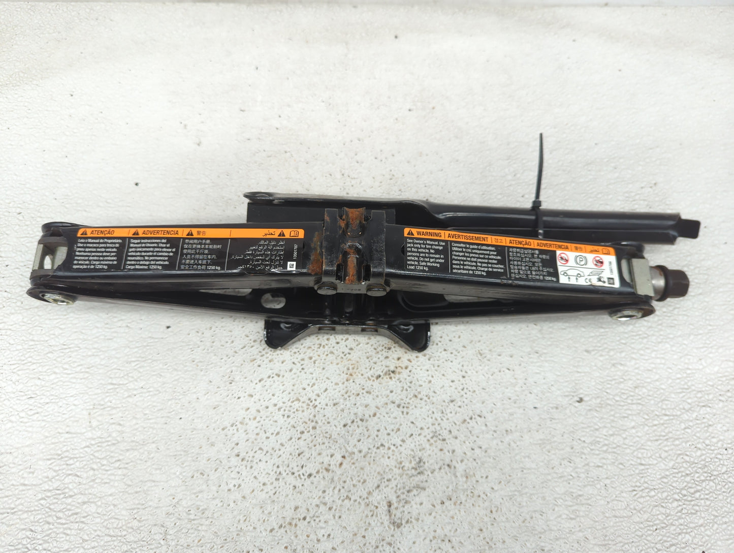 2015 Chevrolet Cruze Spare Scissor Car Jack Black - Oemusedautoparts1.com