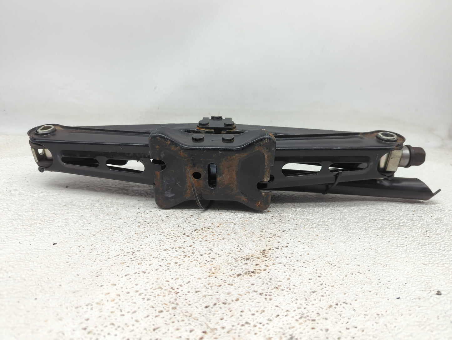 2015 Chevrolet Cruze Spare Scissor Car Jack Black - Oemusedautoparts1.com