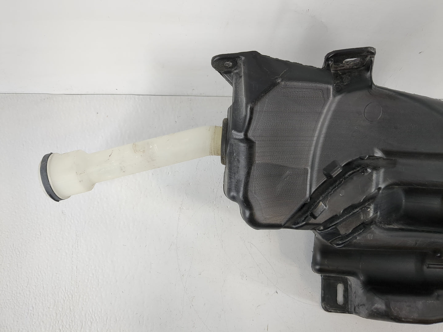 Chevrolet Cruze Limited Windshield Washer Fluid Reservoir Bottle Oem - Oemusedautoparts1.com