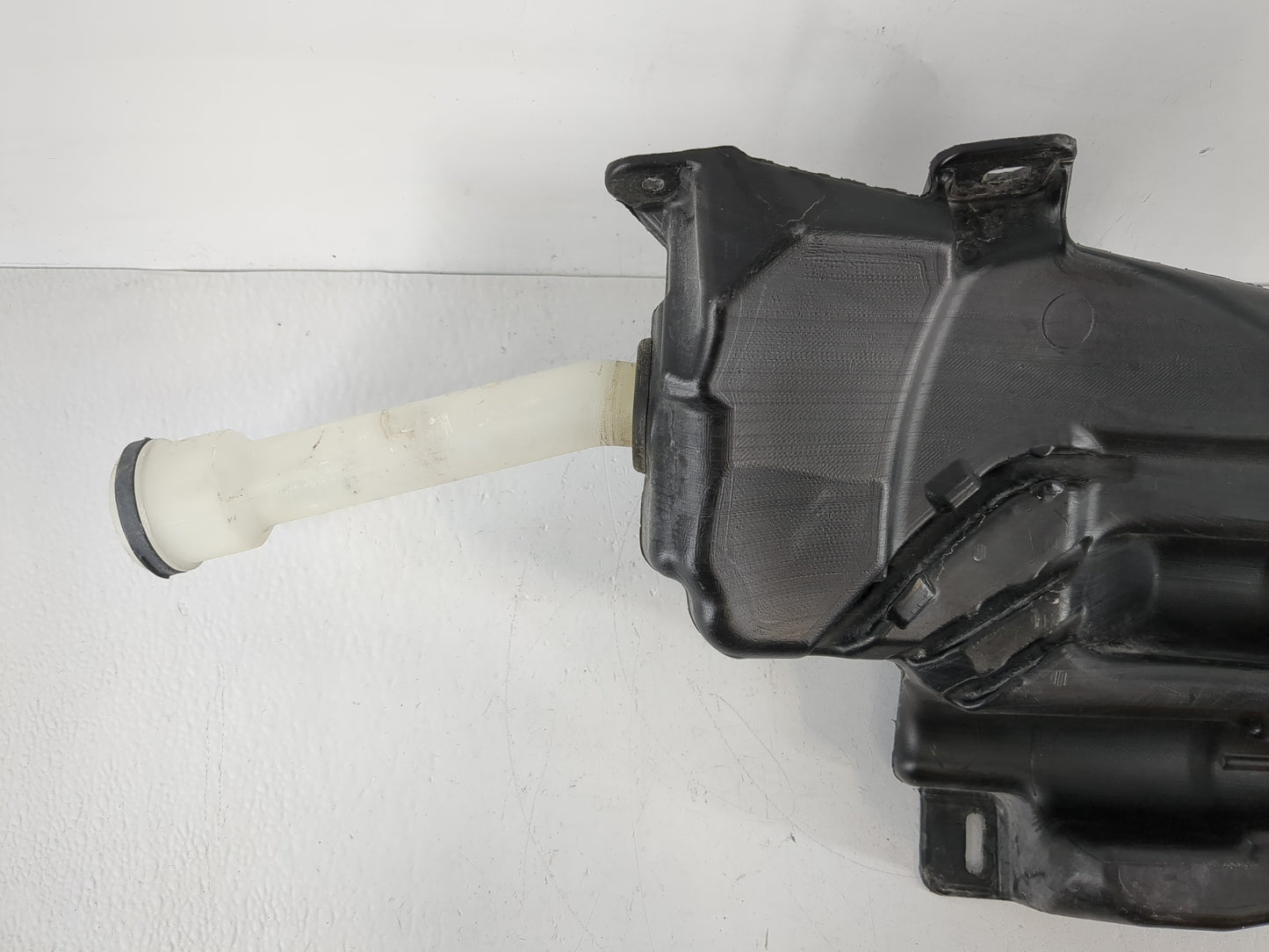 Chevrolet Cruze Limited Windshield Washer Fluid Reservoir Bottle Oem - Oemusedautoparts1.com