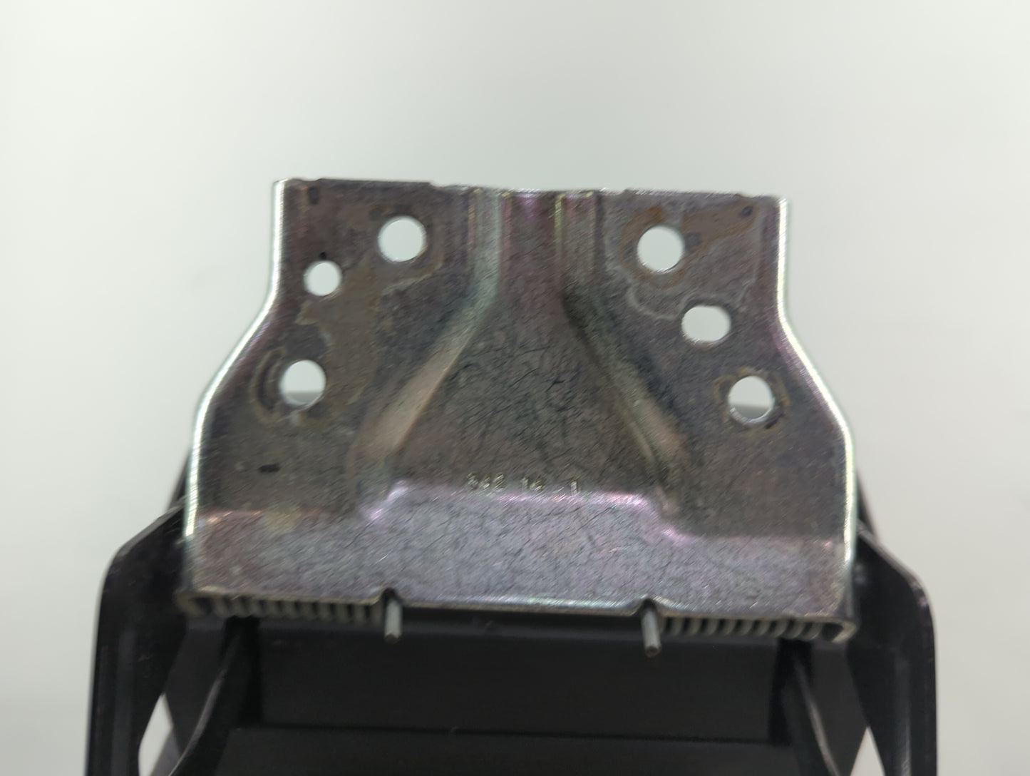 2014-2017 Chevrolet Equinox Center Console Armrest Cover Lid Fits Fits 2014 2015 2016 2017 OEM Used Auto Parts - Oemusedauto