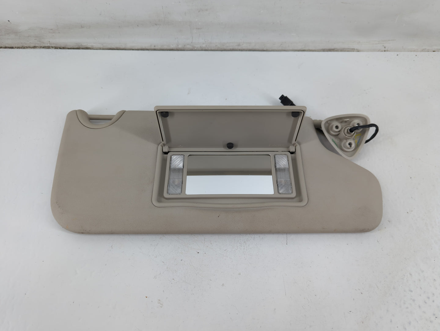 2010-2017 Chevrolet Equinox Sun Visor Shade Replacement Passenger Right Mirror Fits Fits 2010 2011 2012 2013 2014 2015 2016 