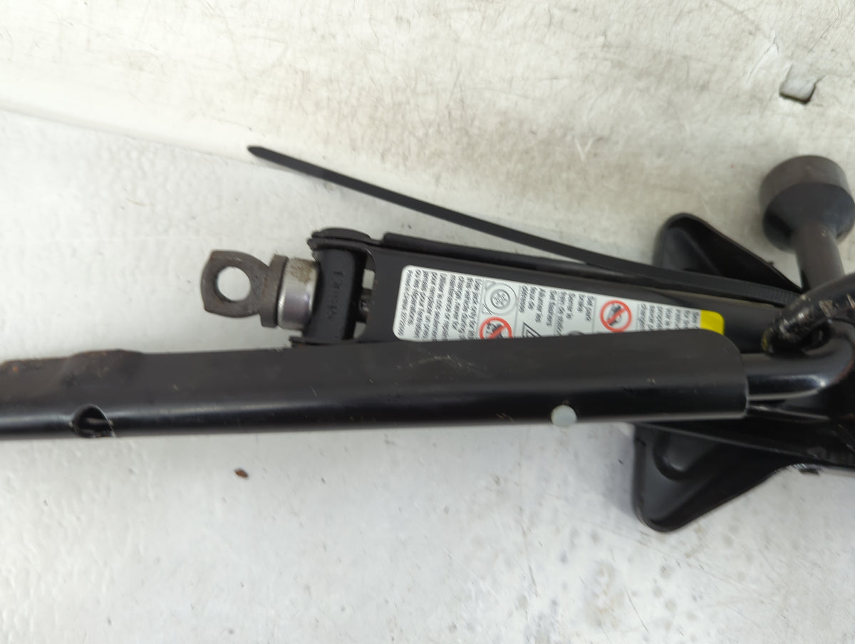2014 Chevrolet Equinox Spare Scissor Car Jack 1127782 - Oemusedautoparts1.com