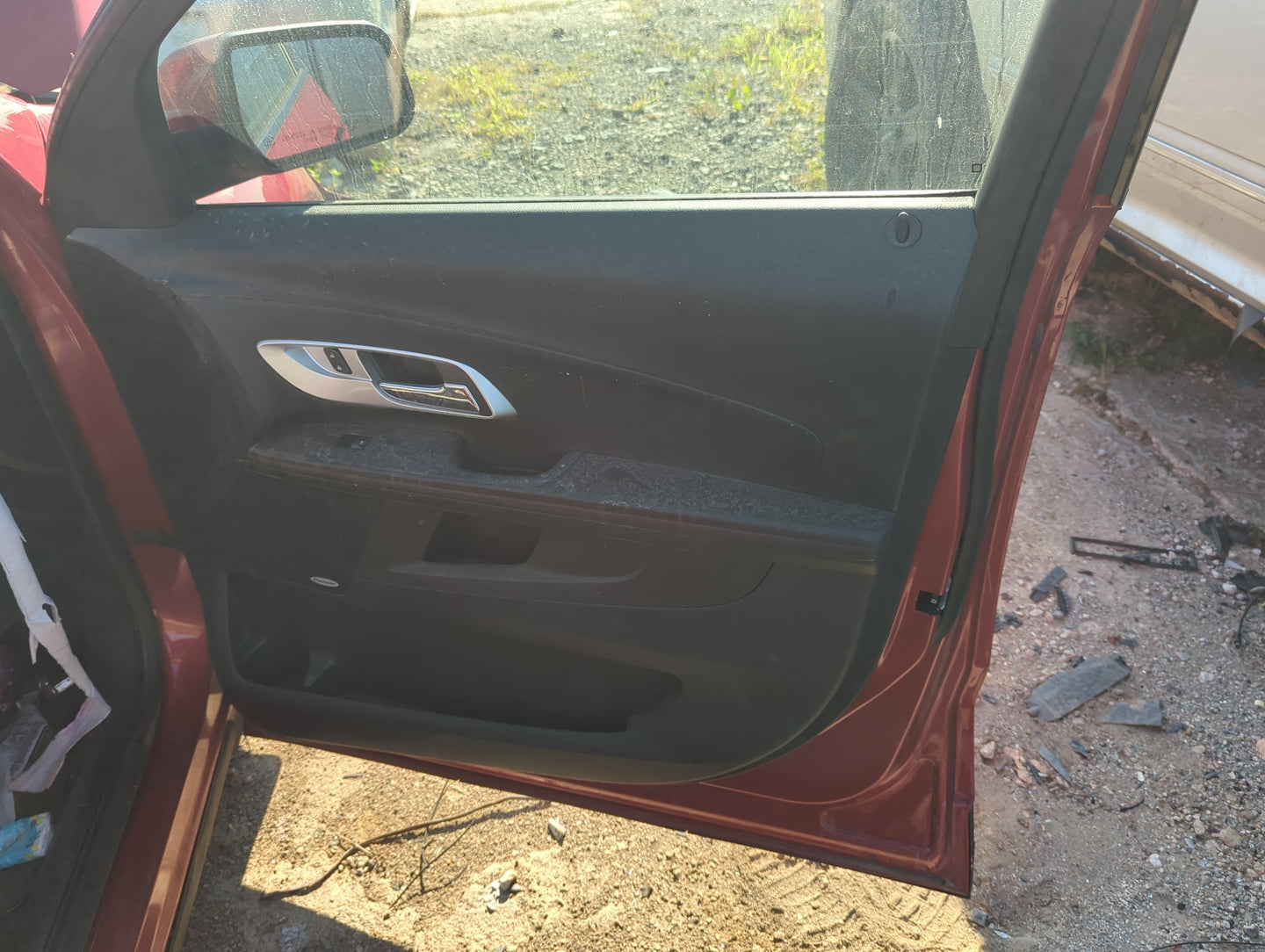 2015 Chevrolet Equinox Front Right Passenger Interior Door Panel Trim 1135355 - Oemusedautoparts1.com
