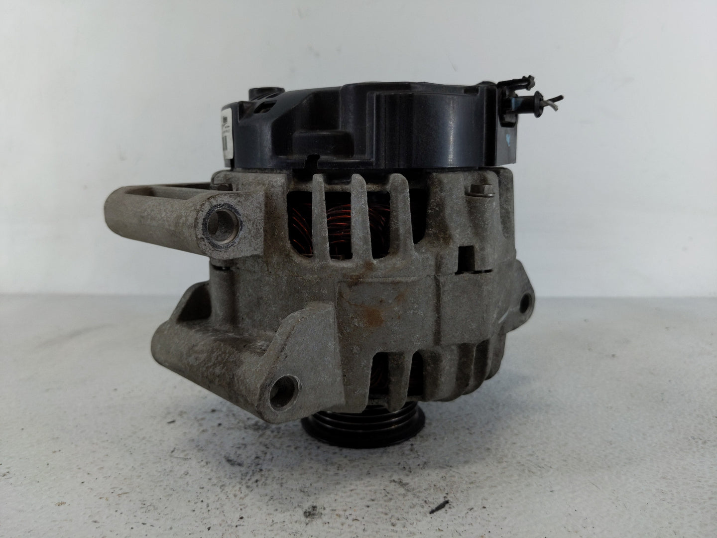 2010-2017 Chevrolet Equinox Alternator Replacement Generator Charging Assembly Engine OEM P/N:13588328 Fits OEM Used Auto Pa