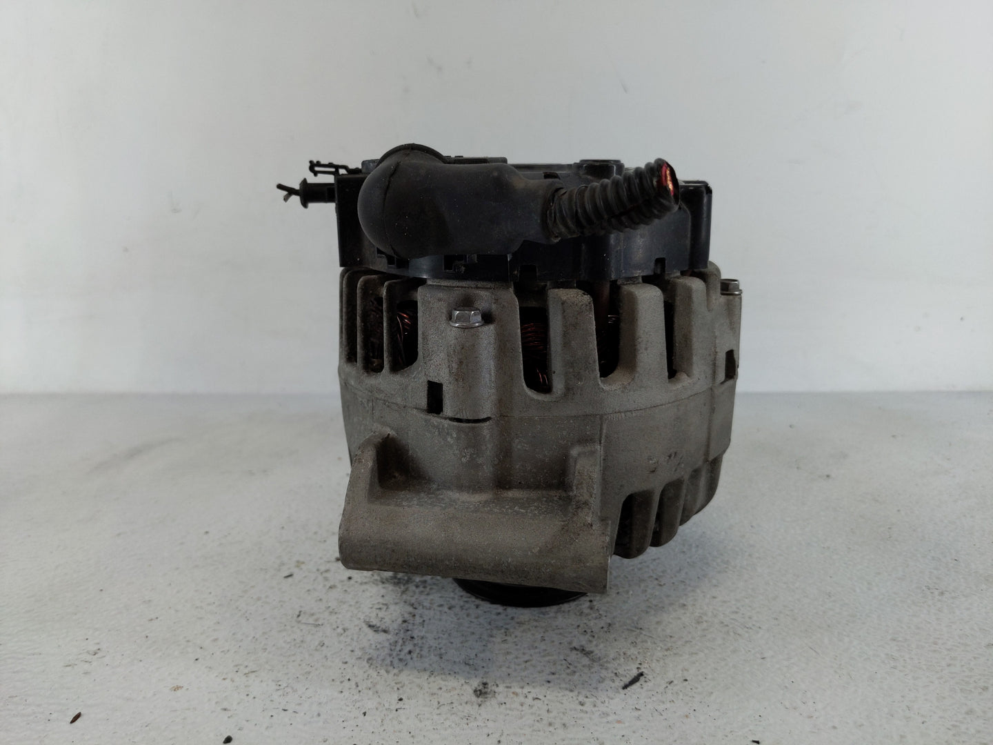 2010-2017 Chevrolet Equinox Alternator Replacement Generator Charging Assembly Engine OEM P/N:13588328 Fits OEM Used Auto Pa