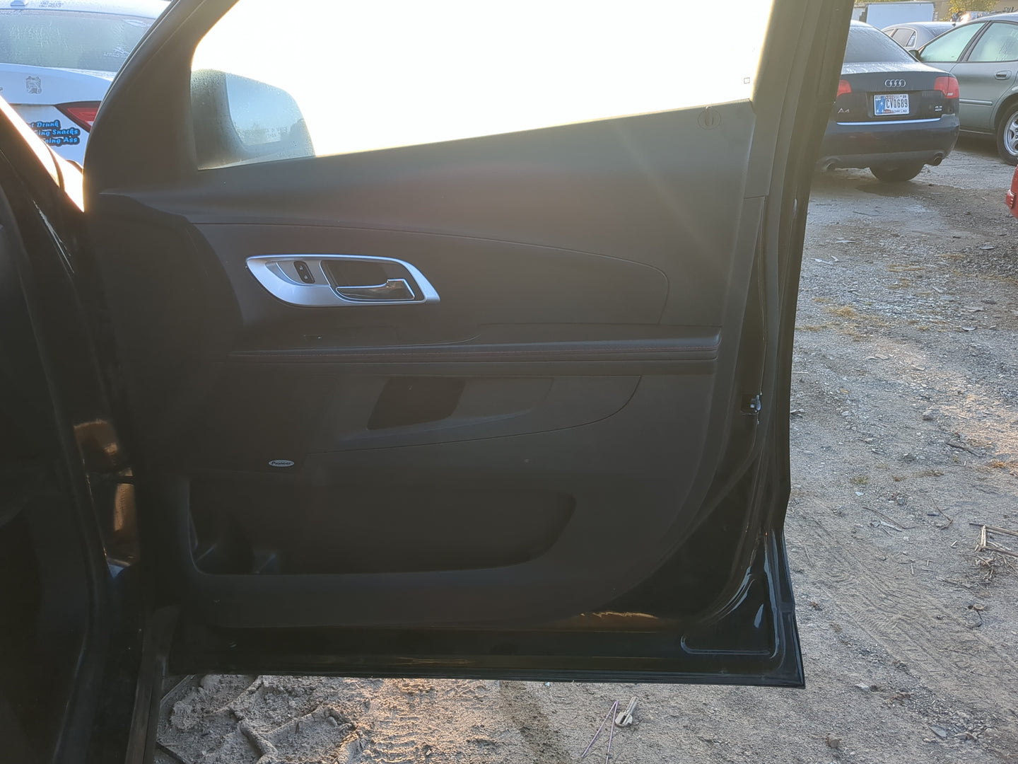 2015 Chevrolet Equinox Front Right Passenger Interior Door Panel Trim 1174926 - Oemusedautoparts1.com