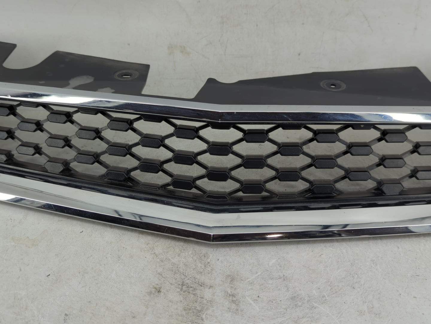 2010-2015 Chevrolet Equinox Front Grille Bumper Not Included - Oemusedautoparts1.com